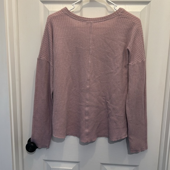 MUDD Women’s Long Sleeved Slightly Cropped Top SIZE: Medium waffle texture - Picture 5 of 5